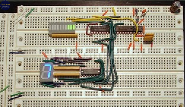 Circuito electrónico a prueba en una protoboard